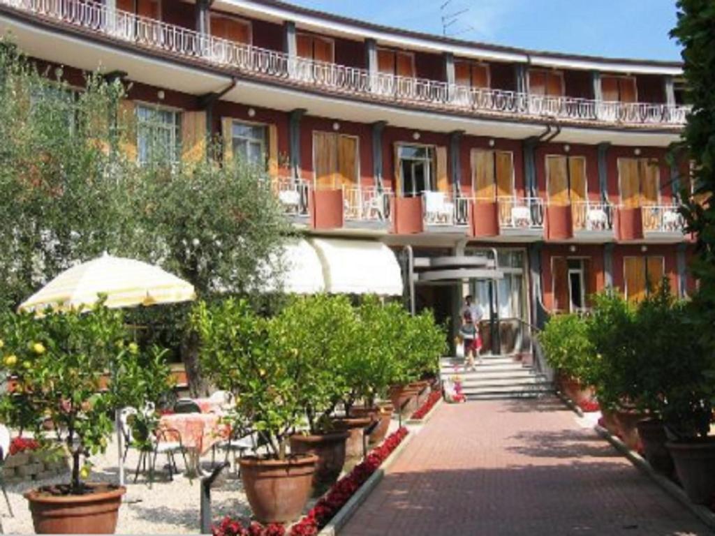 Hotel Continental Garda  Dış mekan fotoğraf