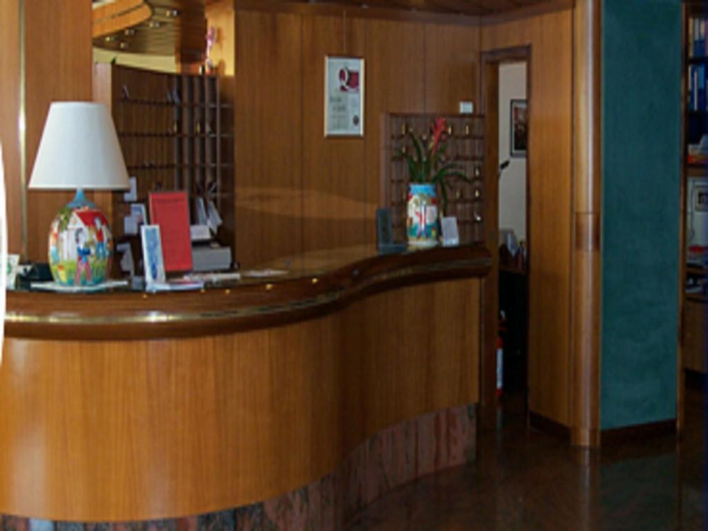 Hotel Continental Garda  Dış mekan fotoğraf