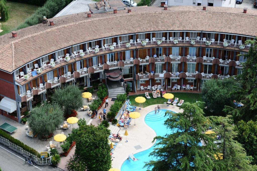 Hotel Continental Garda  Dış mekan fotoğraf