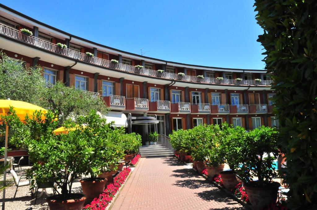 Hotel Continental Garda  Dış mekan fotoğraf