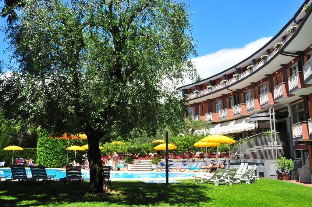 Hotel Continental Garda  Dış mekan fotoğraf